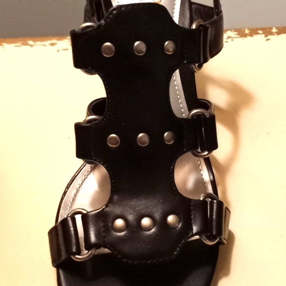 Chaps High Heels. Size 8 - Picture 7 of 9